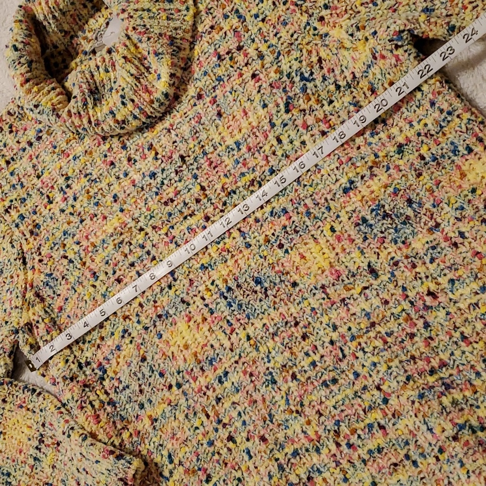 NWT LOGO turtle neck sweater - Picture 3 of 7